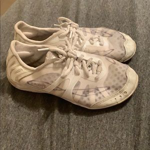 Nfinity cheer shoes size 5